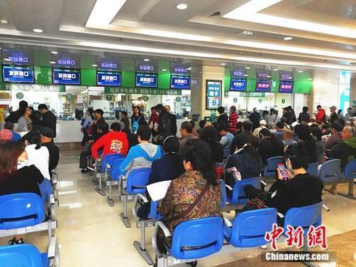 人社部回应跨省异地就医四问:谁受益?咋办理?(图2) 人社部回应跨省异地就医四问:谁受益?咋办理?(图2)