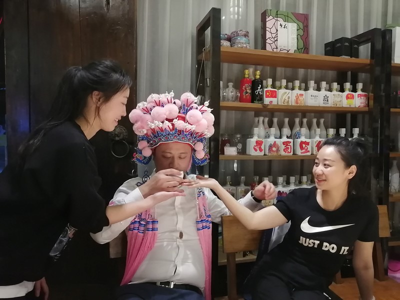 诗酒成都,各自风流!红星路畔小酒馆,“蜀生欢伯”问平生(图4) 诗酒成都,各自风流!红星路畔小酒馆,“蜀生欢伯”问平生(图4)