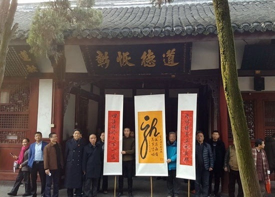 在佛教丛林宝光寺举办“龙佑中华”民俗活动